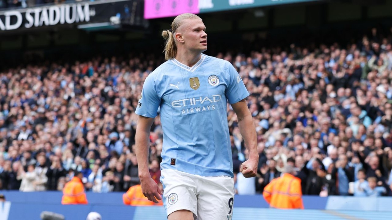 Haaland scores 4 as City keep pace in title race