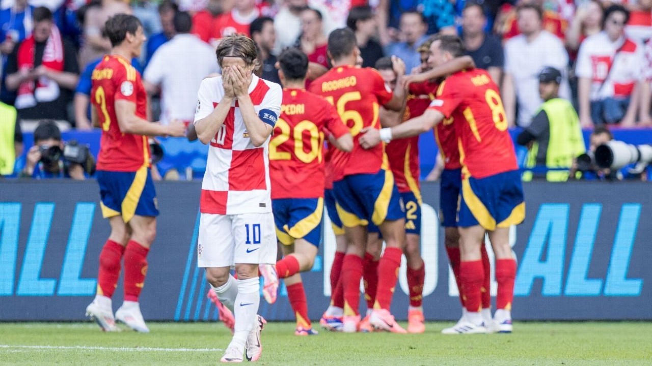 Spain show why they're a contender in rout of Croatia