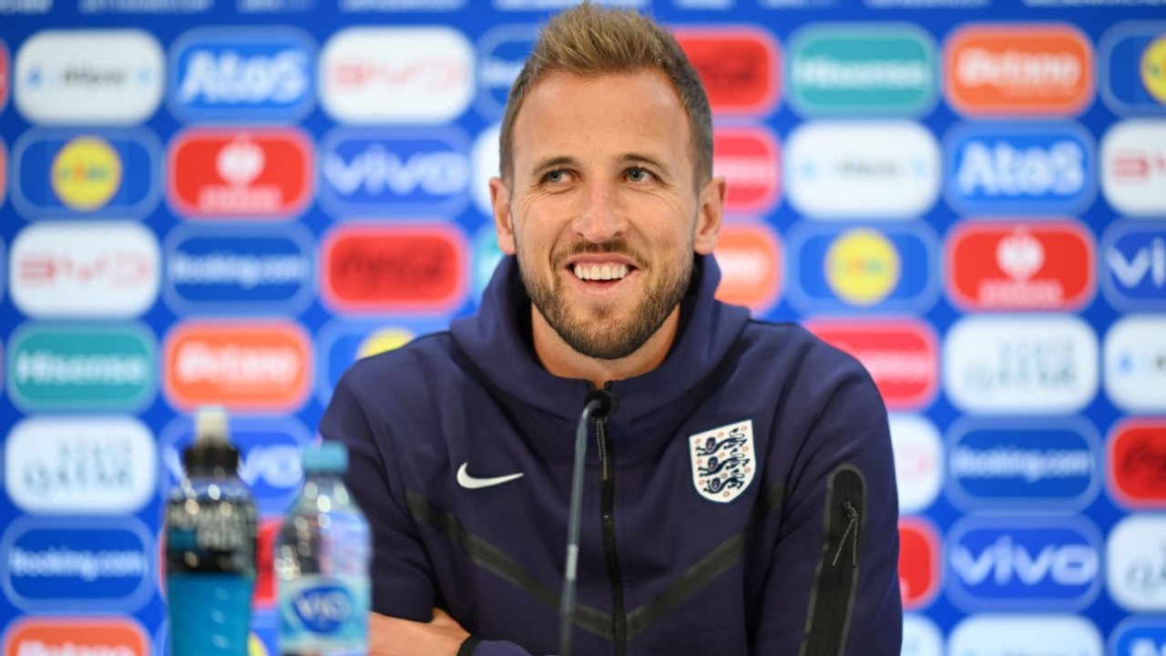 Kane: Bayern failure fuels England trophy hunt