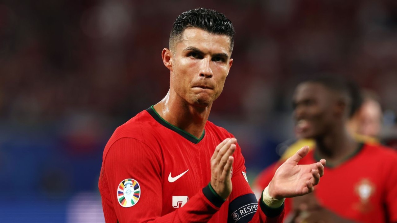 Portugal win as Ronaldo starts in record 6th Euro