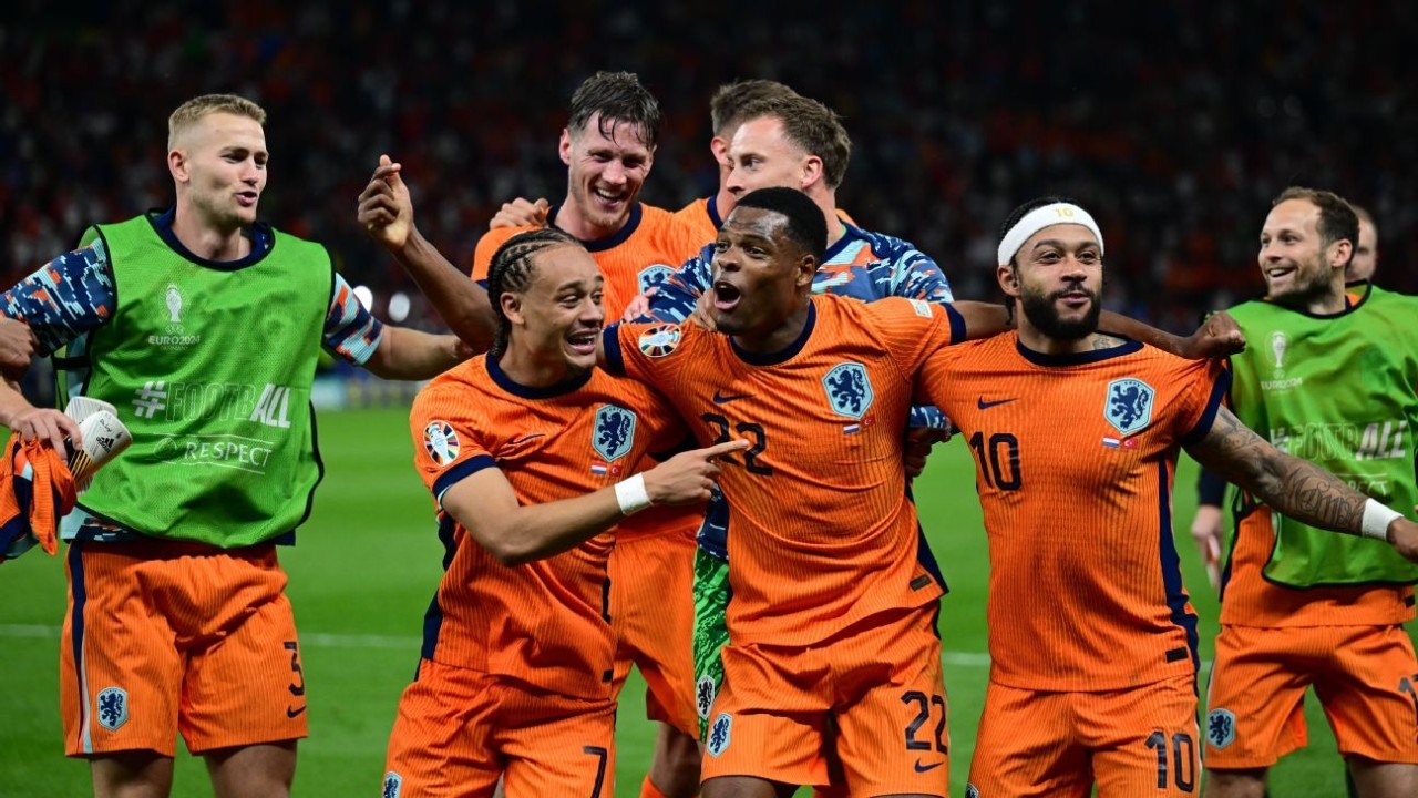 Dutch show their 'big heart to' set up England SF