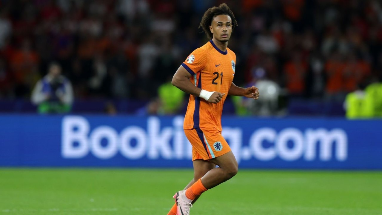 Source: Man Utd close in on €40m striker Zirkzee