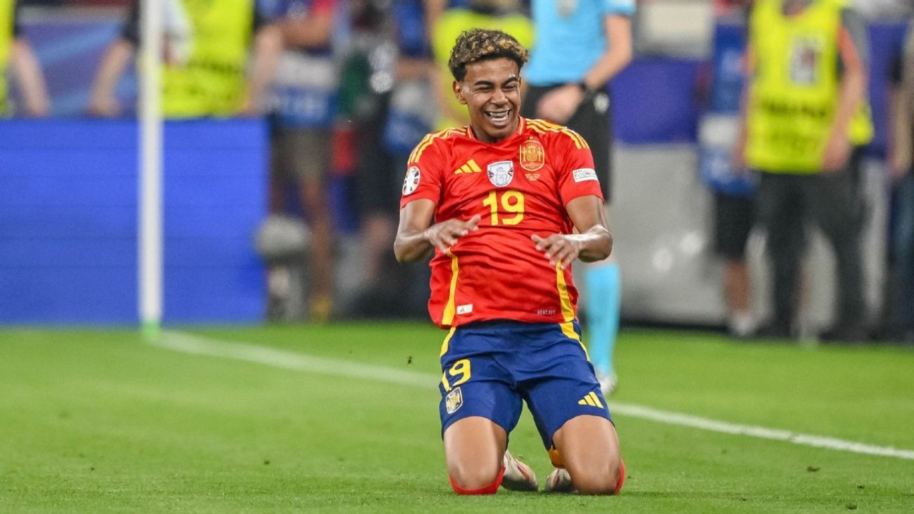 Spain's Yamal, 16, becomes youngest Euro scorer