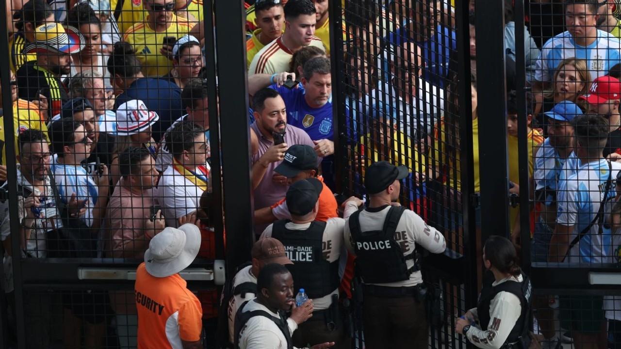 Copa América final delayed after fans rush gates