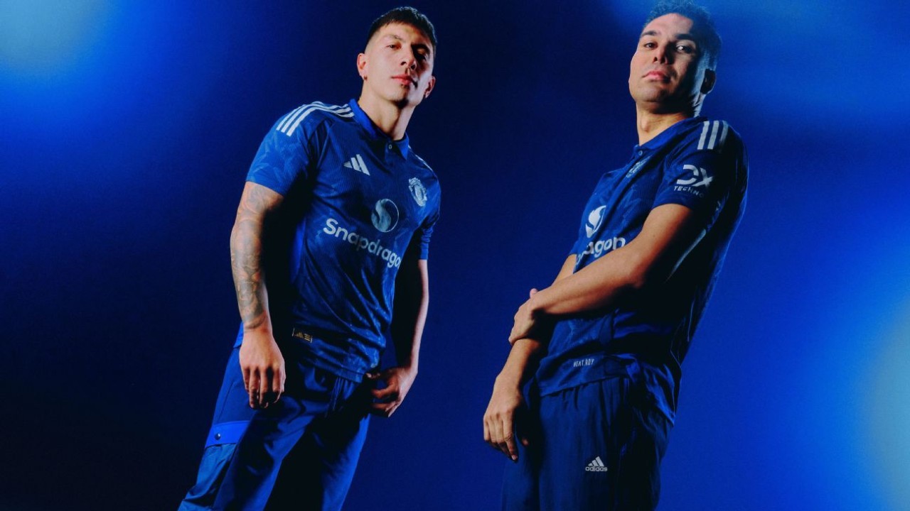 Manchester United unveil '90s-inspired dark blue away kit