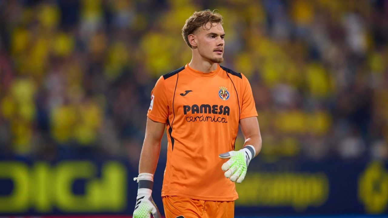 Sources: Chelsea close in on keeper Jörgensen