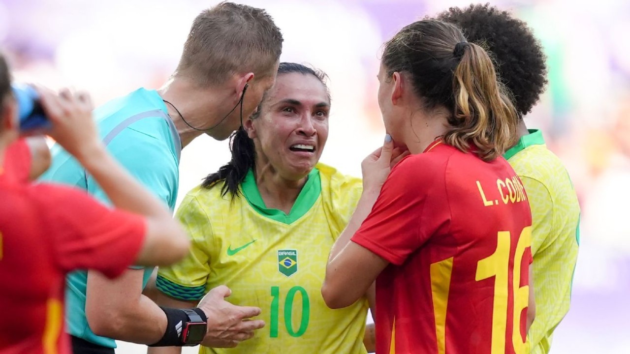 Tearful Marta sent off in possible Olympic farewell