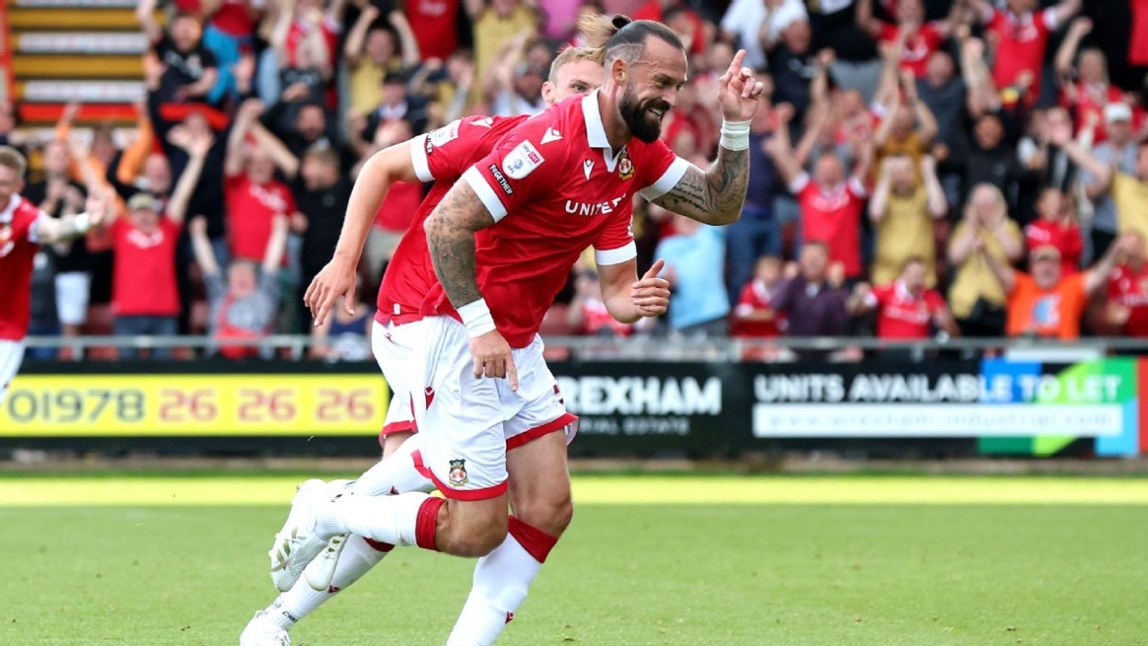 Hollywood star Longoria attends Wrexham match