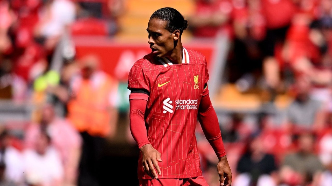 Van Dijk yet to receive Liverpool contract offer