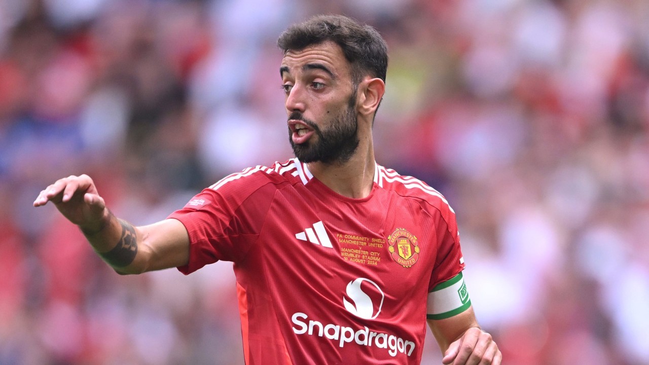 Bruno Fernandes signs new three-year Man Utd contract