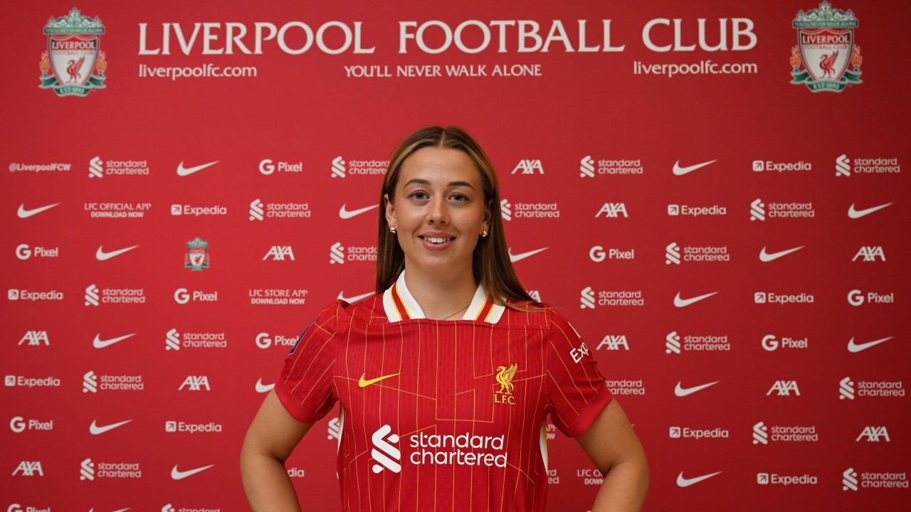 Liverpool complete signing of Swedish forward Cornelia Kapocs