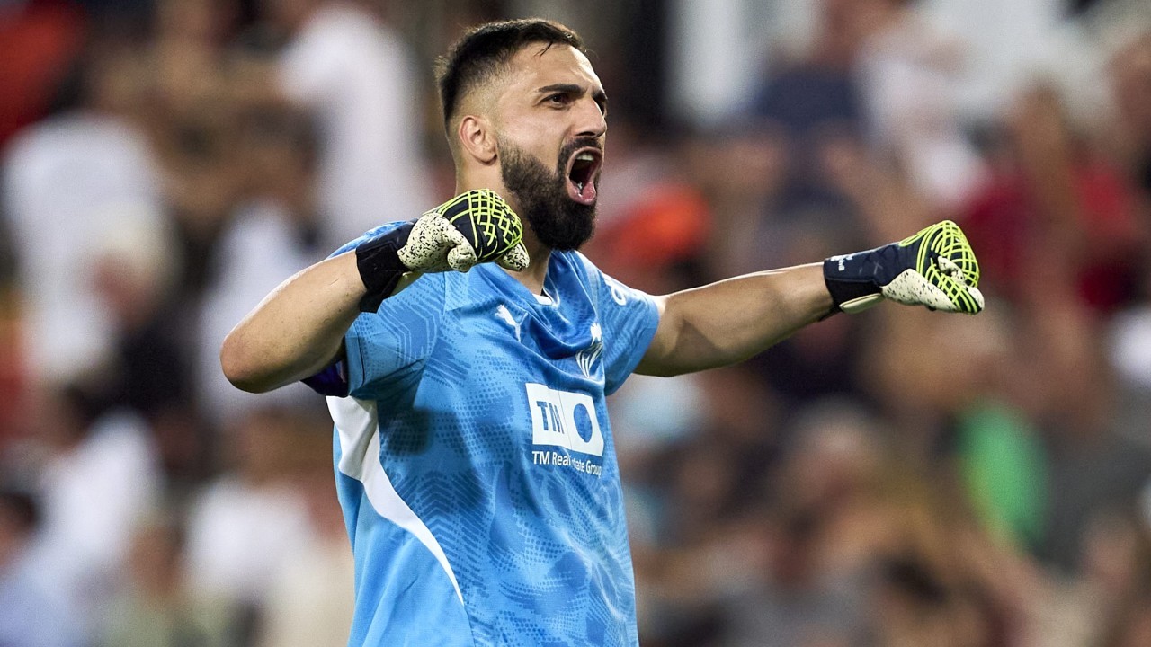 Liverpool 'closing in' on £34m signing of goalkeeper Giorgi Mamardashvili