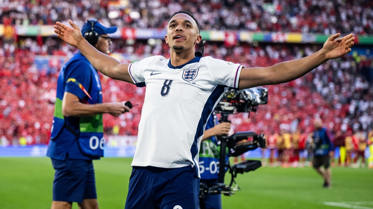 Lee Carsley confirms England plans for Trent Alexander-Arnold