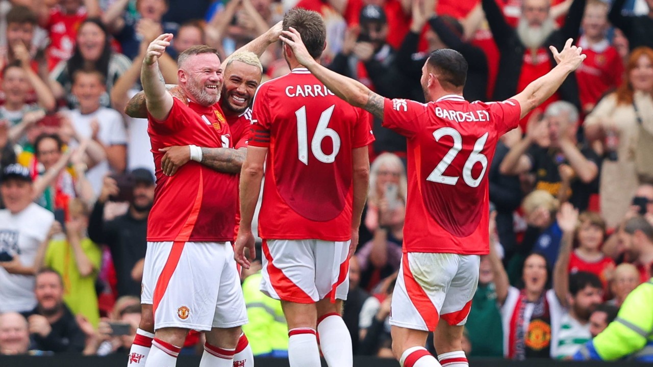 Wayne Rooney rolls back years with incredible free-kick for Man Utd legends