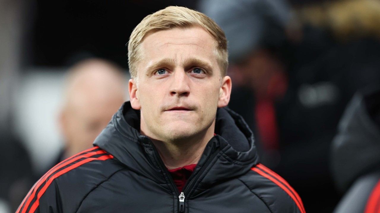 Donny van de Beek 'trying to enjoy himself again' after Man Utd troubles