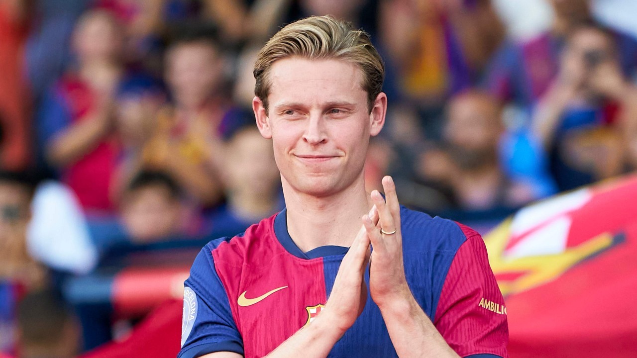 Frenkie de Jong breaks silence on claims of €37m Barcelona salary