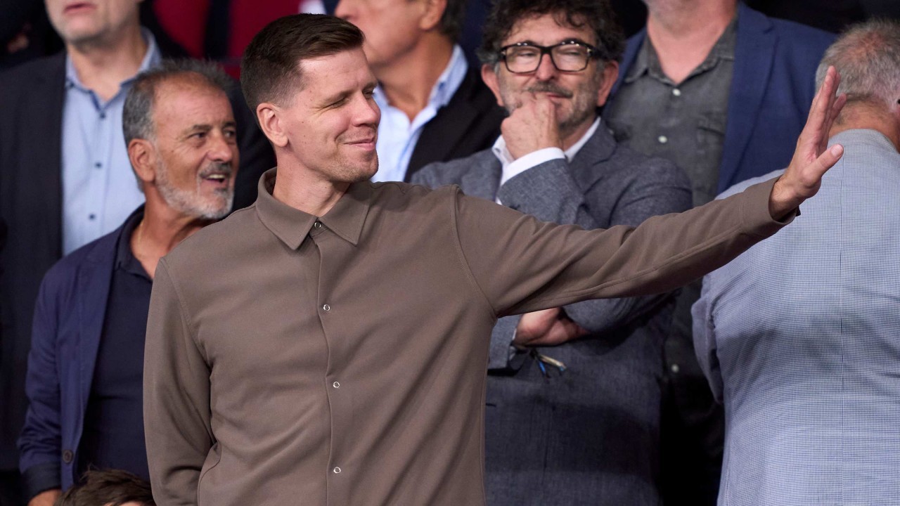 Barcelona sign Wojciech Szczesny to solve goalkeeper injury crisis