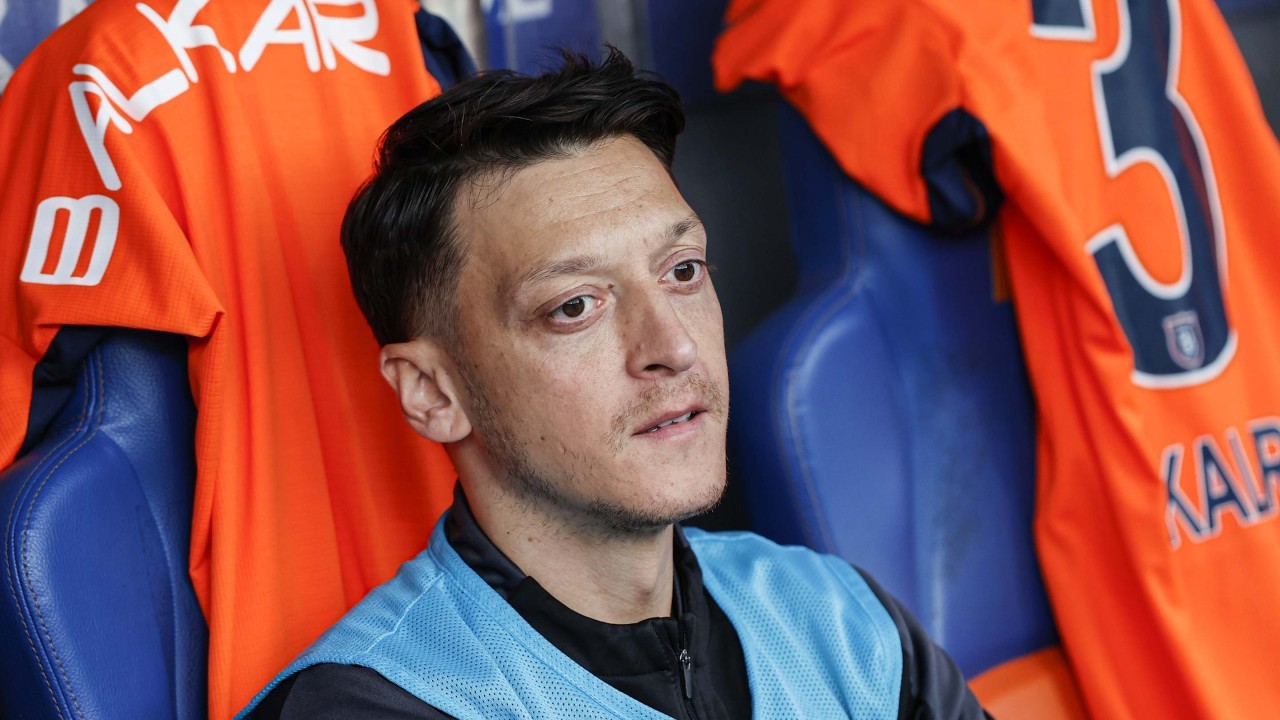 Mesut Ozil gives bizarre answer when asked Messi vs Ronaldo question