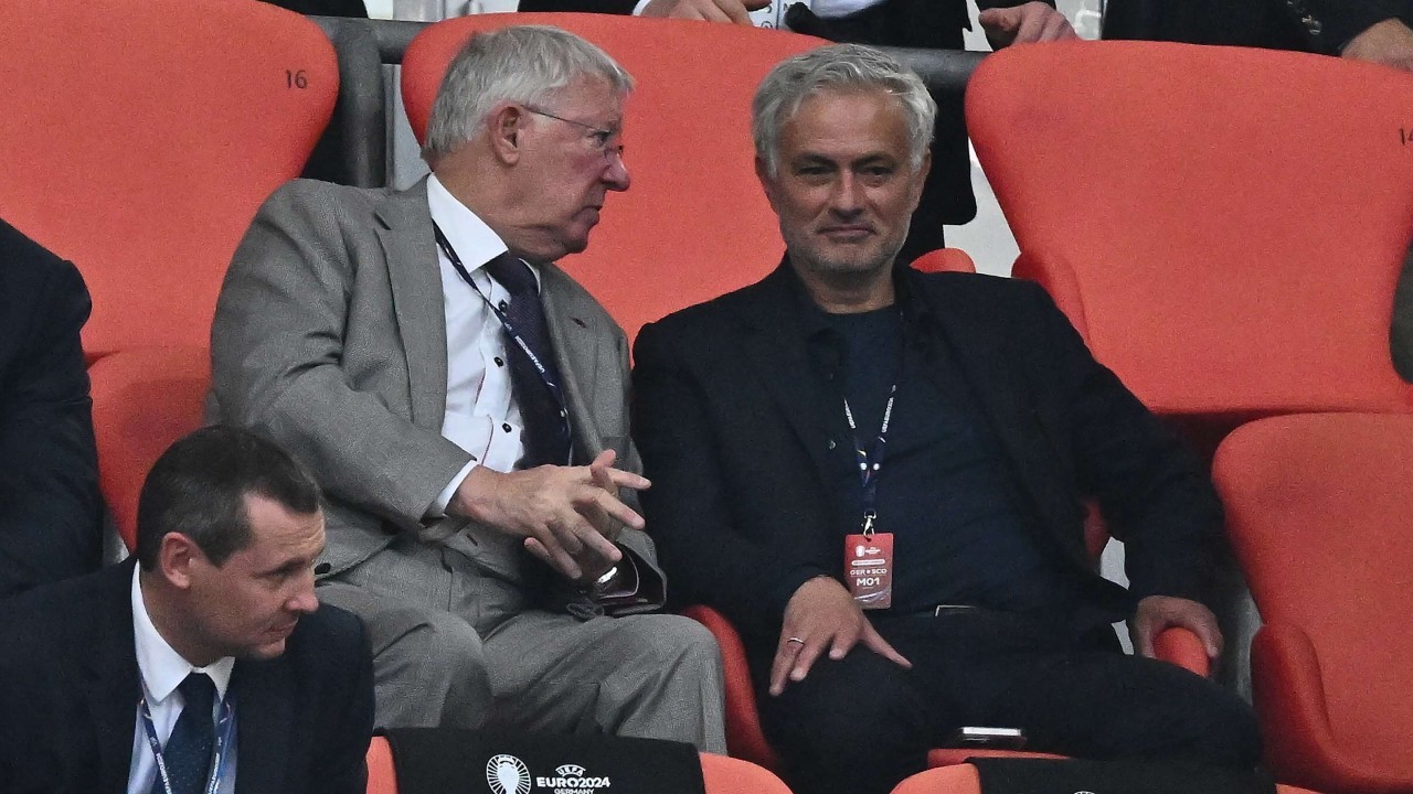 Jose Mourinho gives verdict on Man Utd's Sir Alex Ferguson treatment