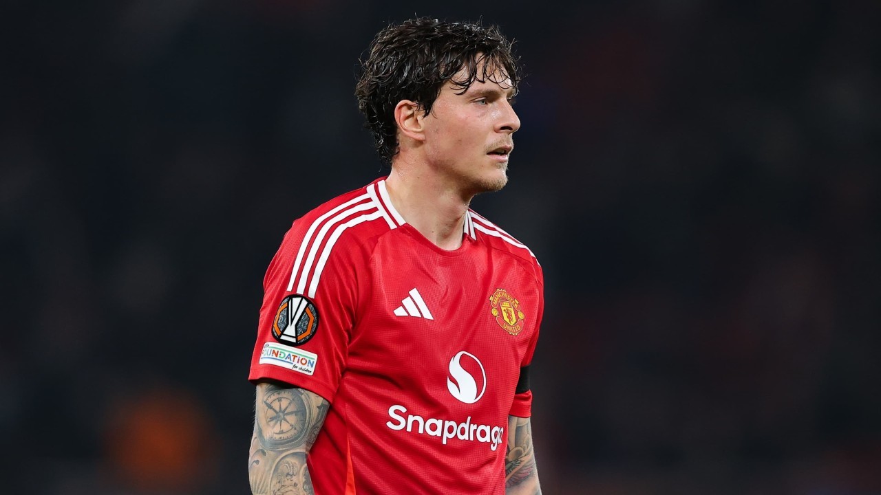 Man Utd suffer fresh injury blow as defender limps off on international duty