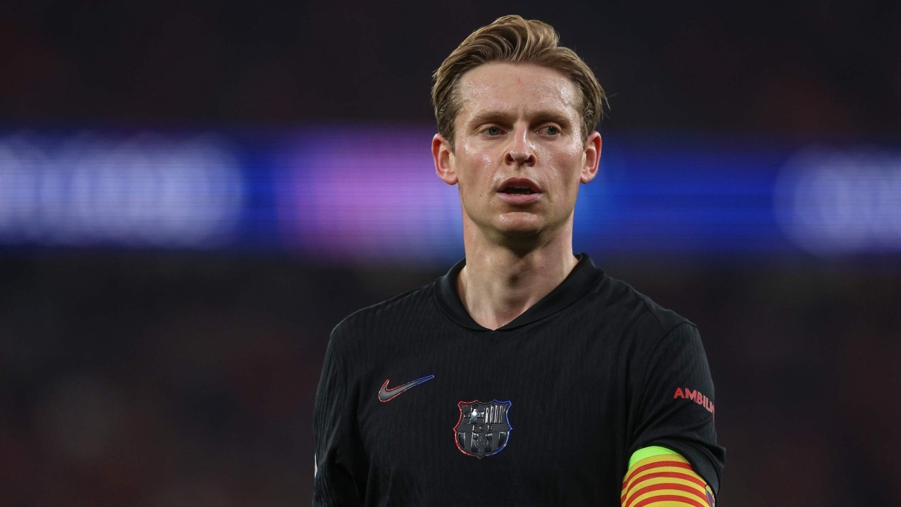 Frenkie de Jong handed new Barcelona contract offer amid Arsenal interest